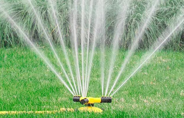 360 degree rotating sprinkler